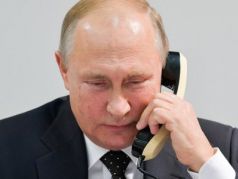 Путин и телефон. Фото: m24.ru