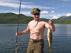 Путин на рыбалке. Источник - meduza.io